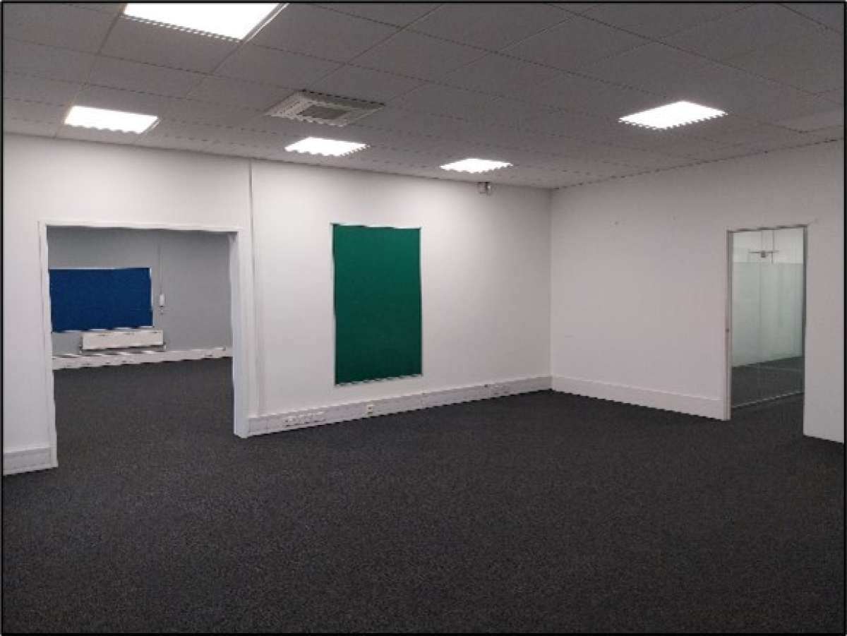 Office in Crawley - photo 3