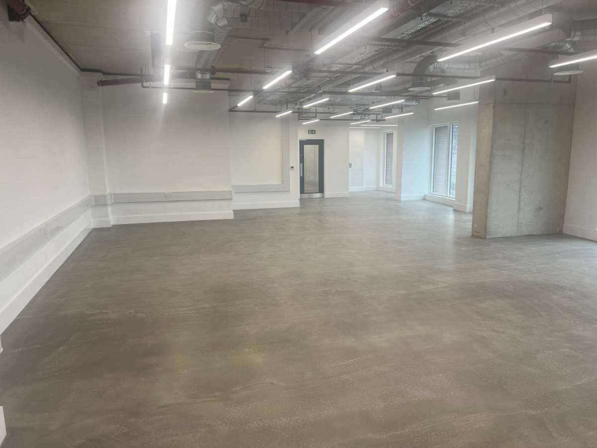 Office in Crawley - photo 3