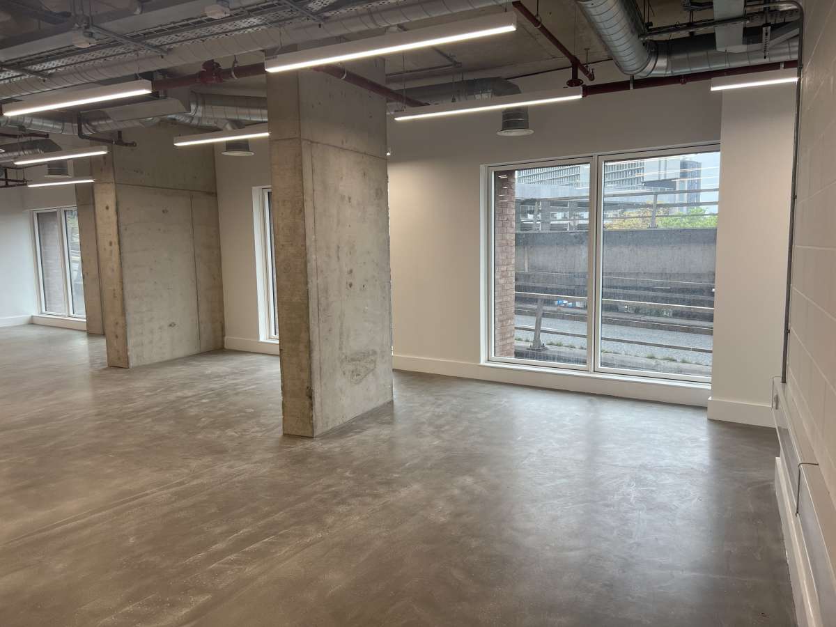 Office in Crawley - photo 4