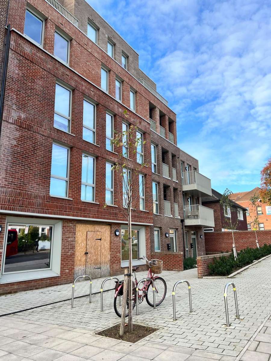 Office in Isleworth - photo 3