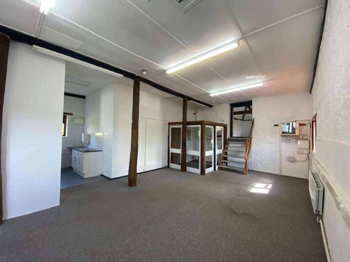 Office in Farnham - photo 2