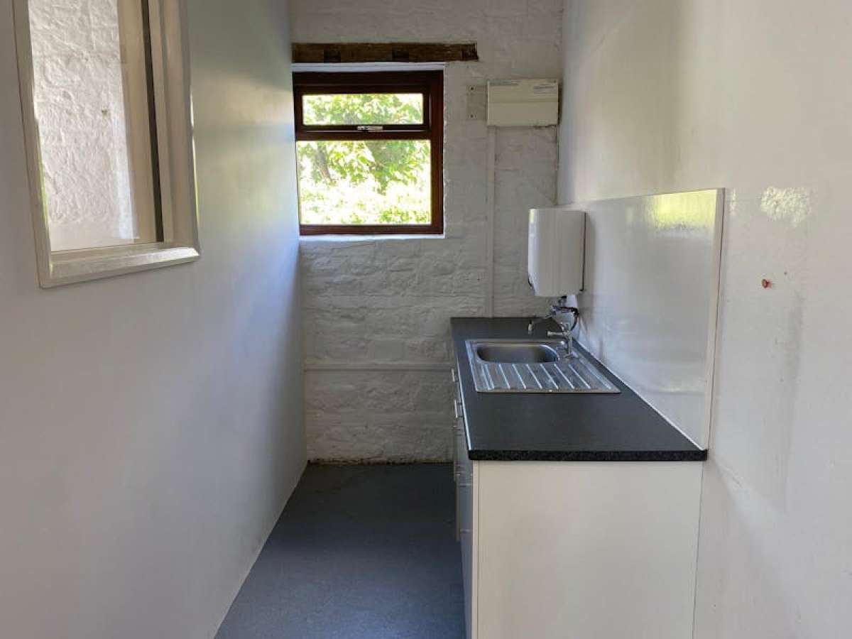 Office in Farnham - photo 4