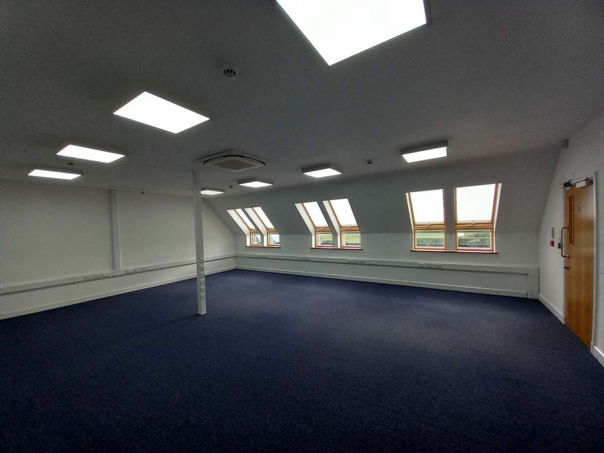 Office in Ely - photo 4