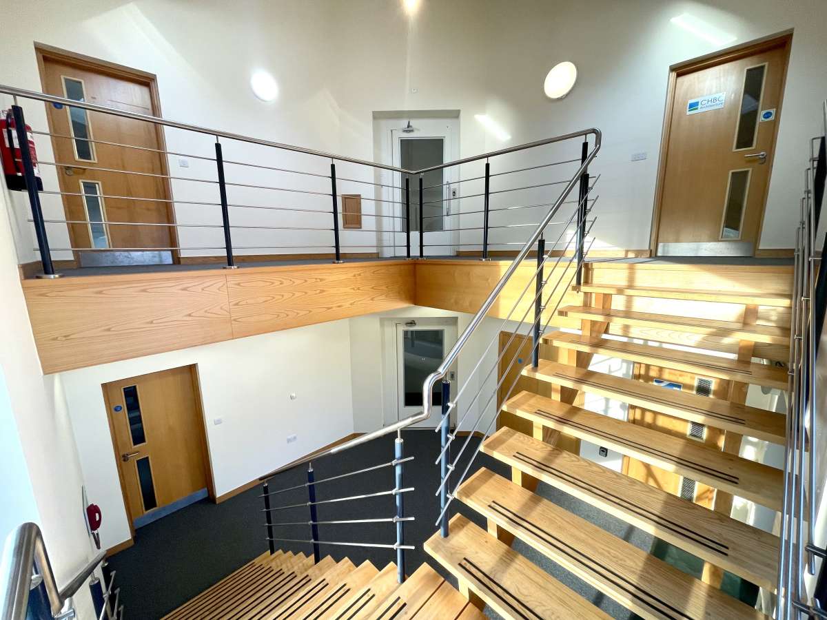 Office in Newmarket - photo 2