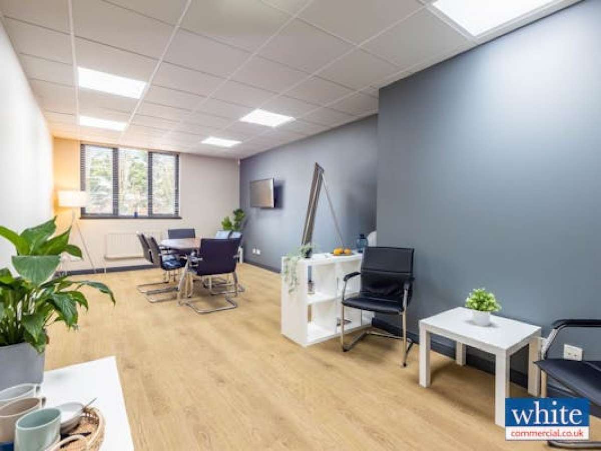 Office in Bicester - photo 2