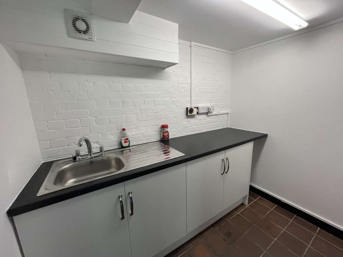 Office in Fareham - photo 4