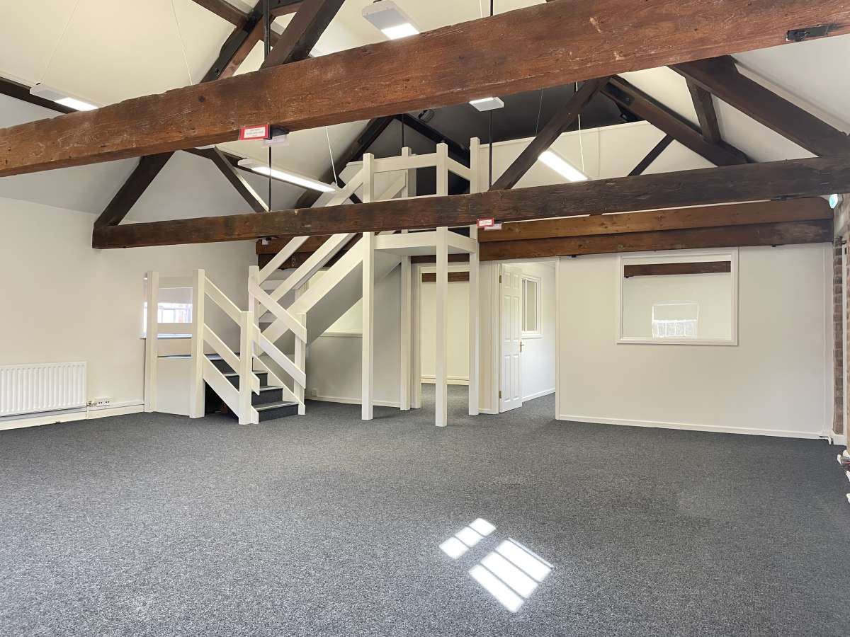 Office in Burton On Trent - photo 2
