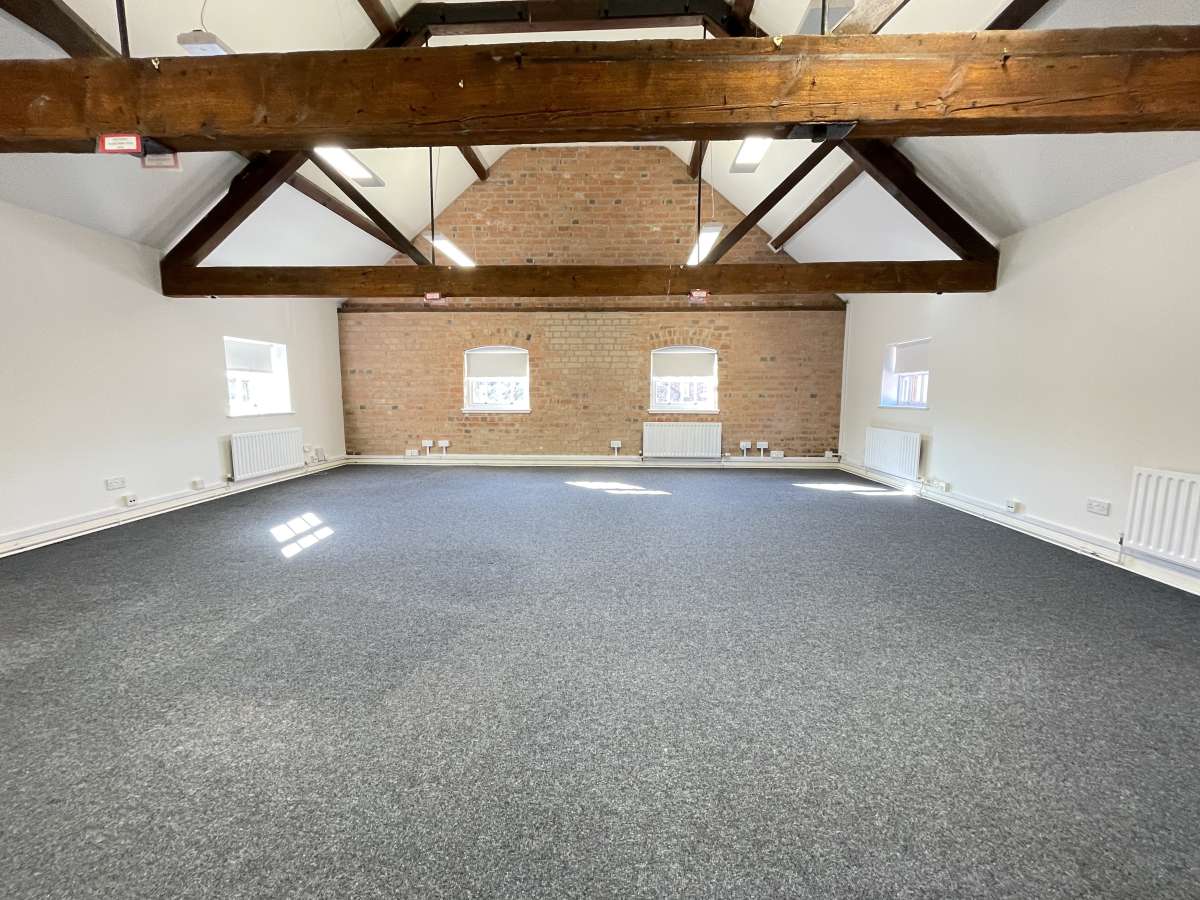 Office in Burton On Trent - photo 3