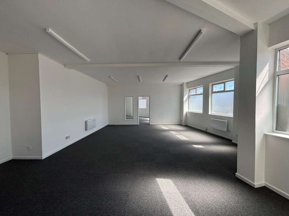 Office in Leicester - photo 2