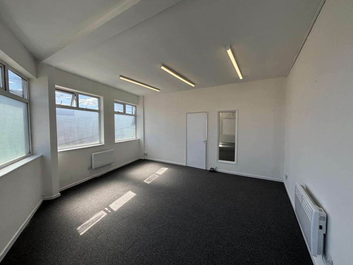 Office in Leicester - photo 3