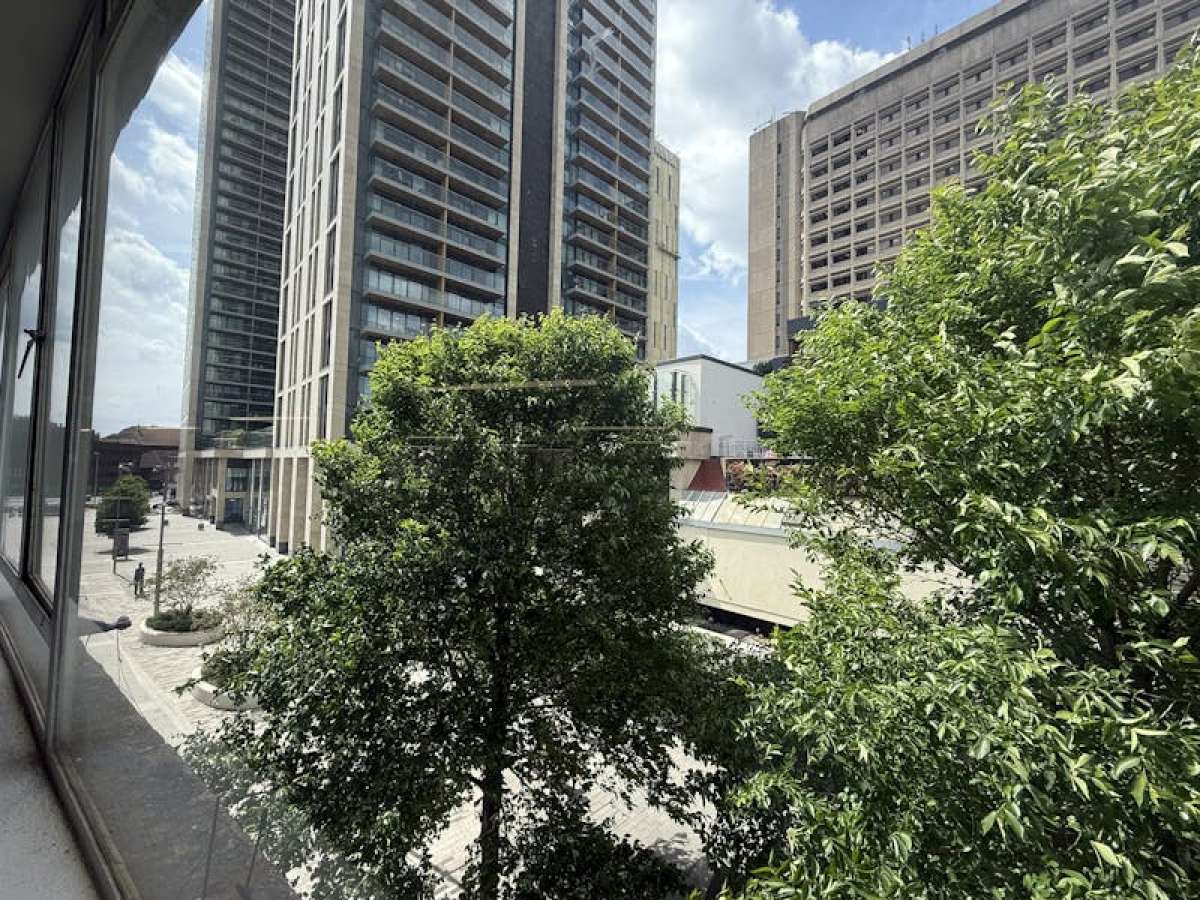 Office in Woking - photo 2