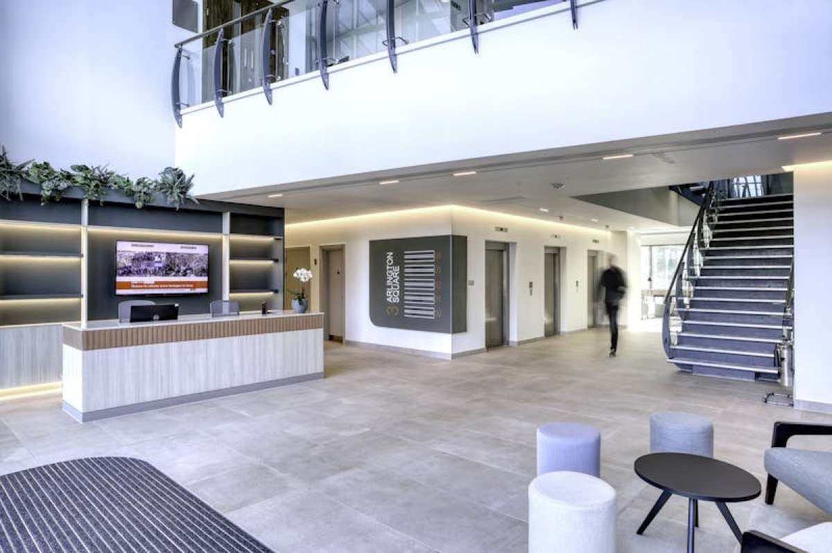 Office in Bracknell - photo 2