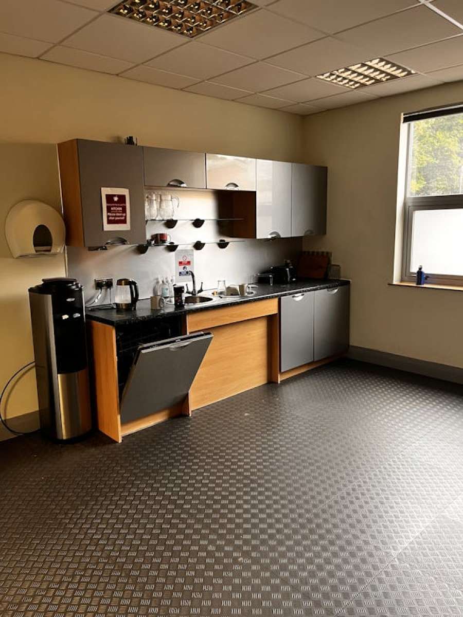 Office in Fareham - photo 3