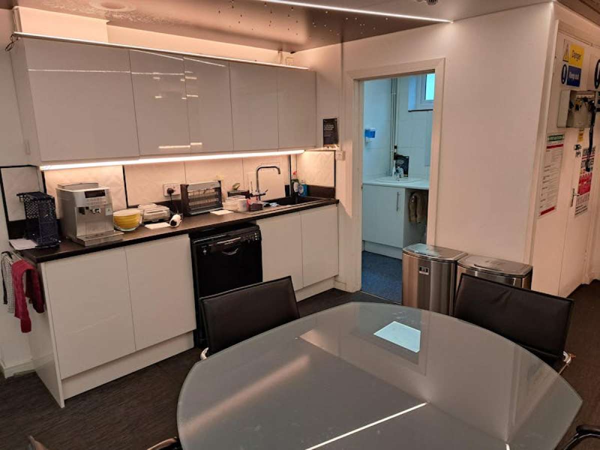 Office in Camberley - photo 4