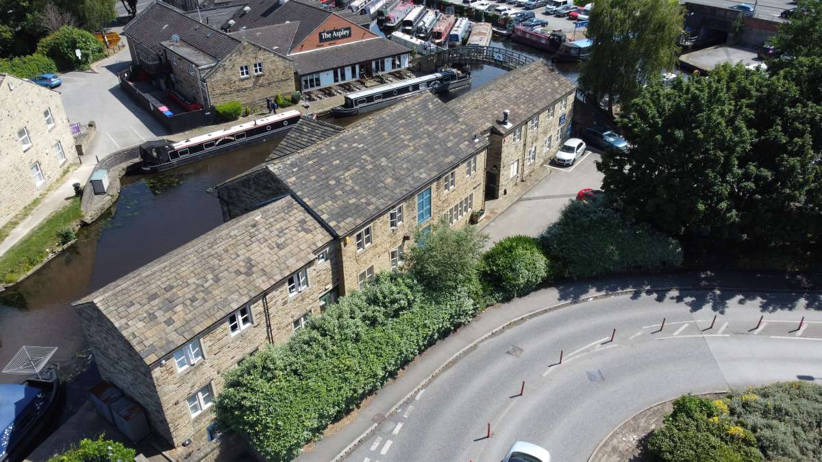 Office in Huddersfield - photo 2