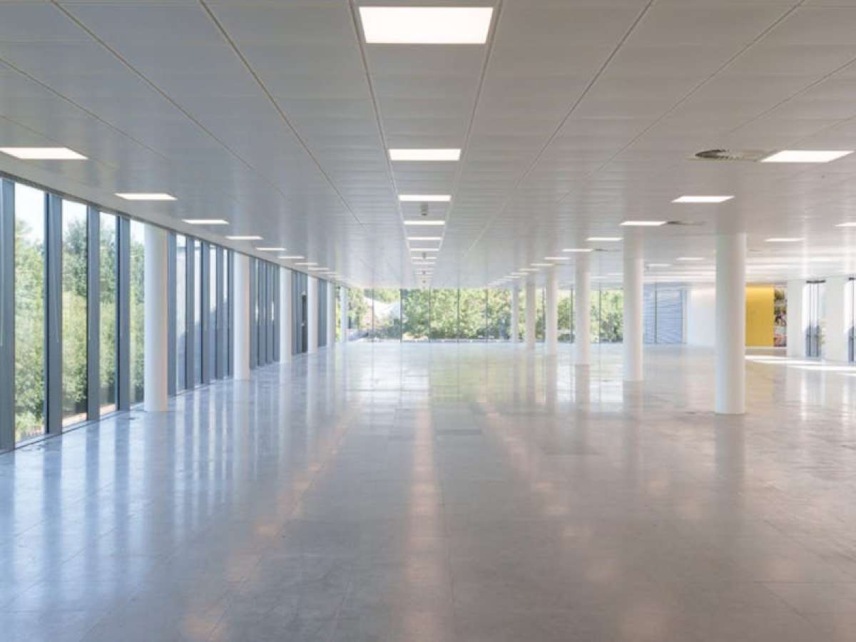 Office in Weybridge - photo 4