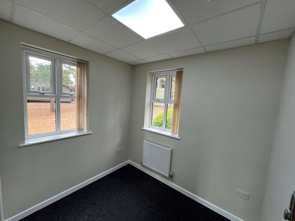 Office in Earls Colne - photo 3