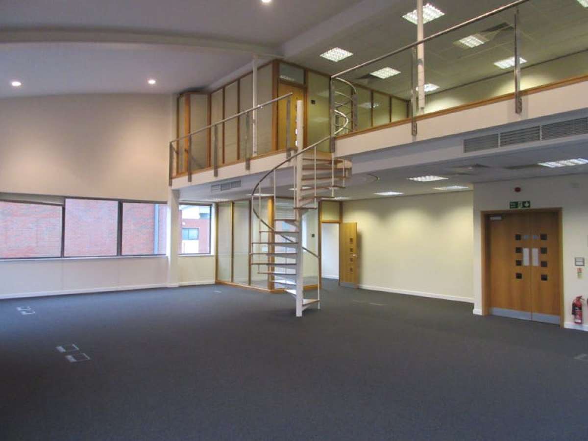 Office in Weybridge - photo 4