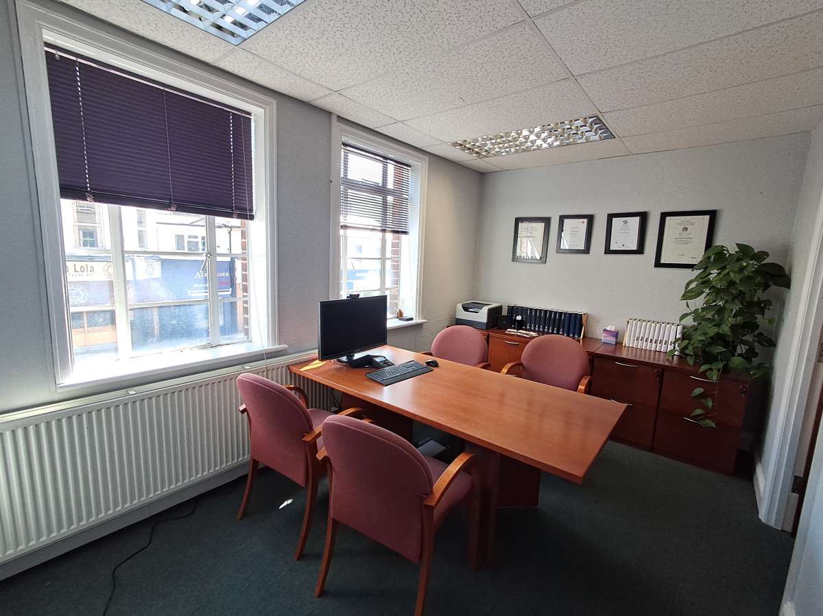 Office in Croydon - photo 3