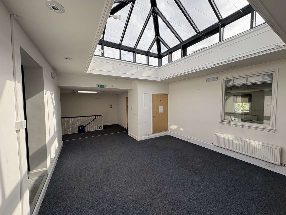 Office in Haywards Heath - photo 4