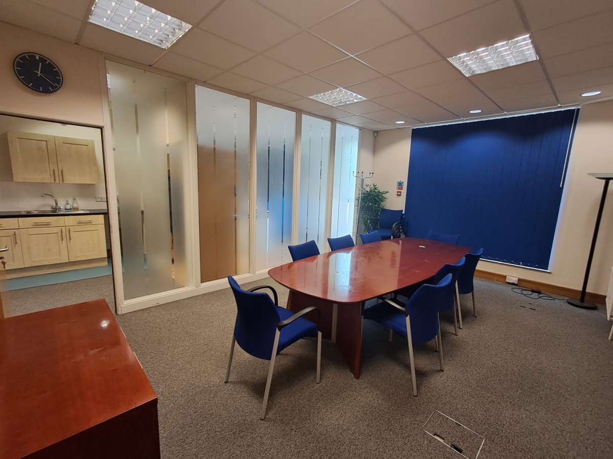 Office in Croydon - photo 4