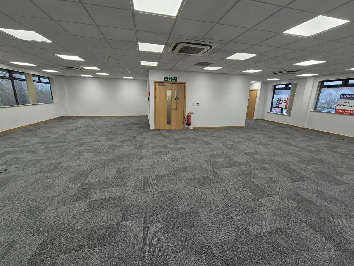 Office in Sittingbourne - photo 4