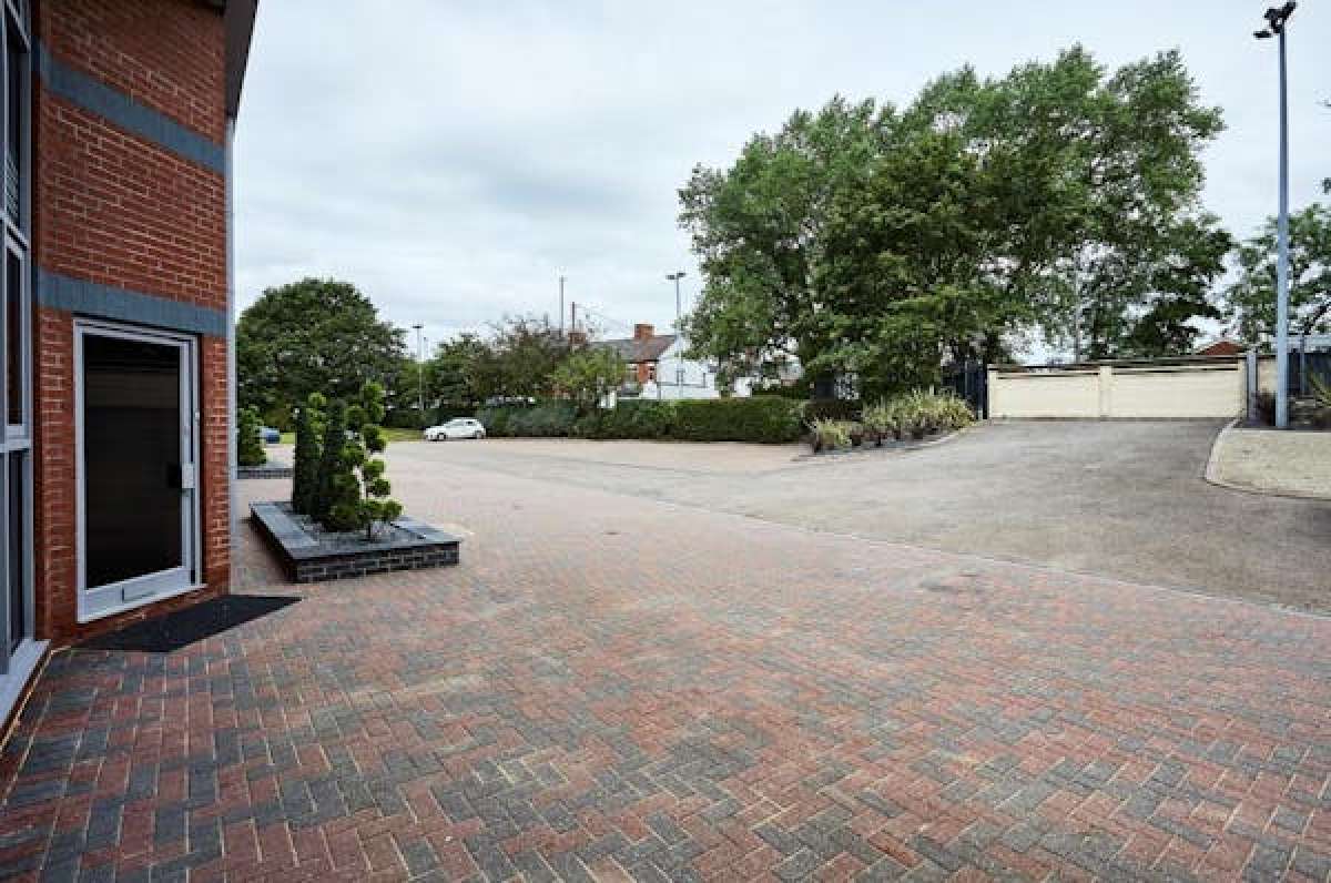 Office in Northwich - photo 4