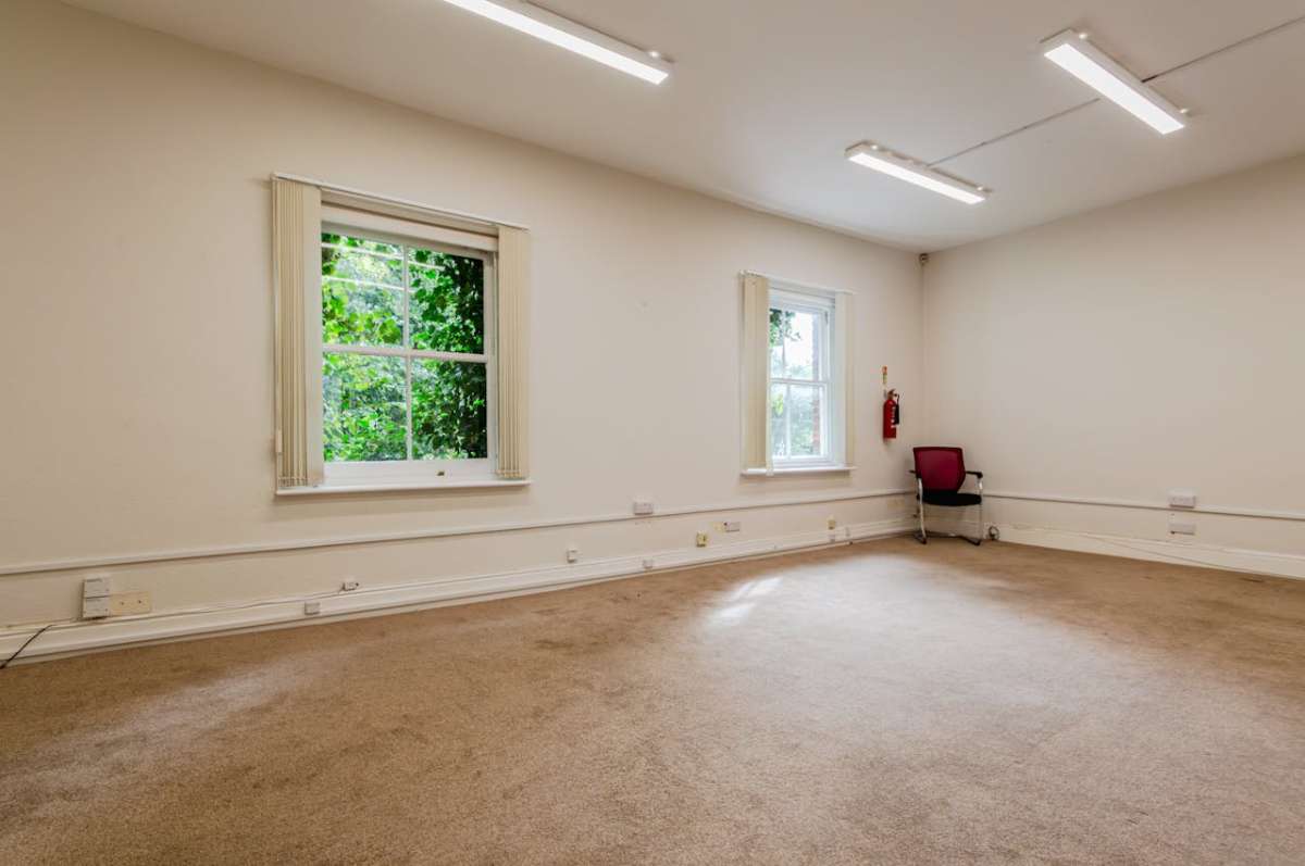 Office in Wimborne - photo 3