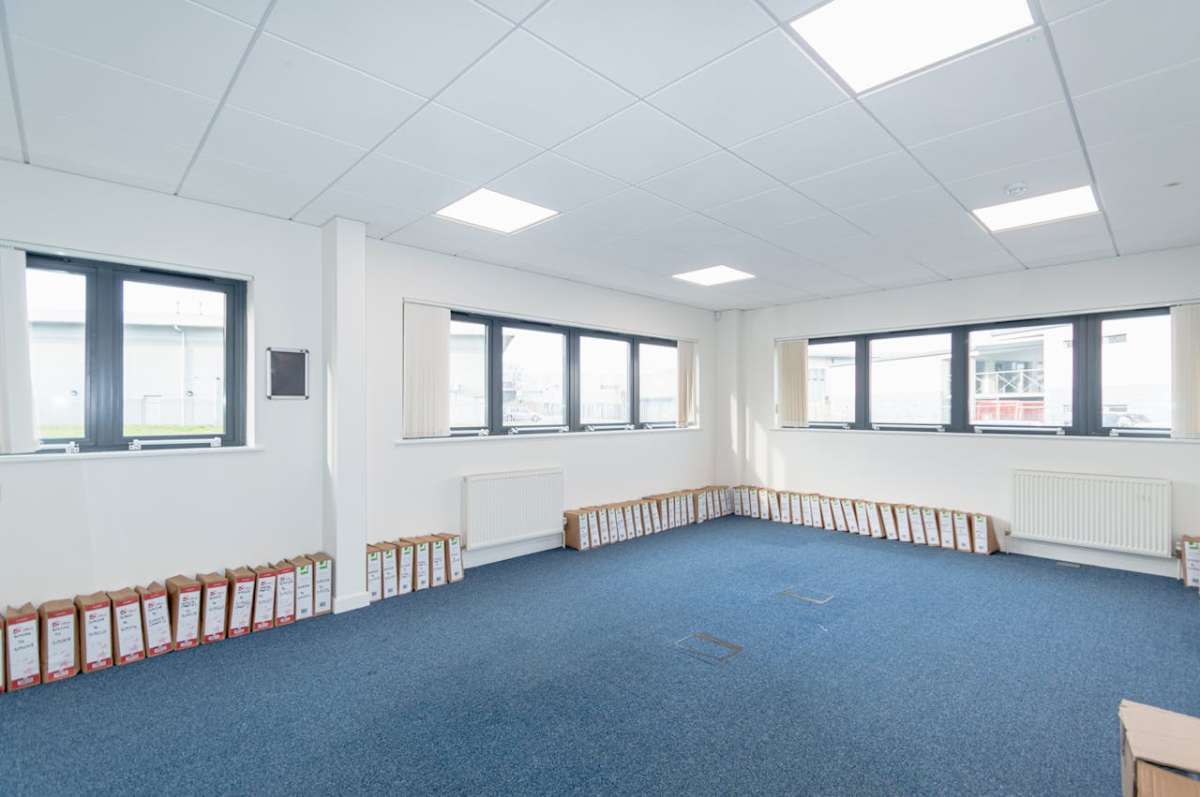 Office in Lymington - photo 4