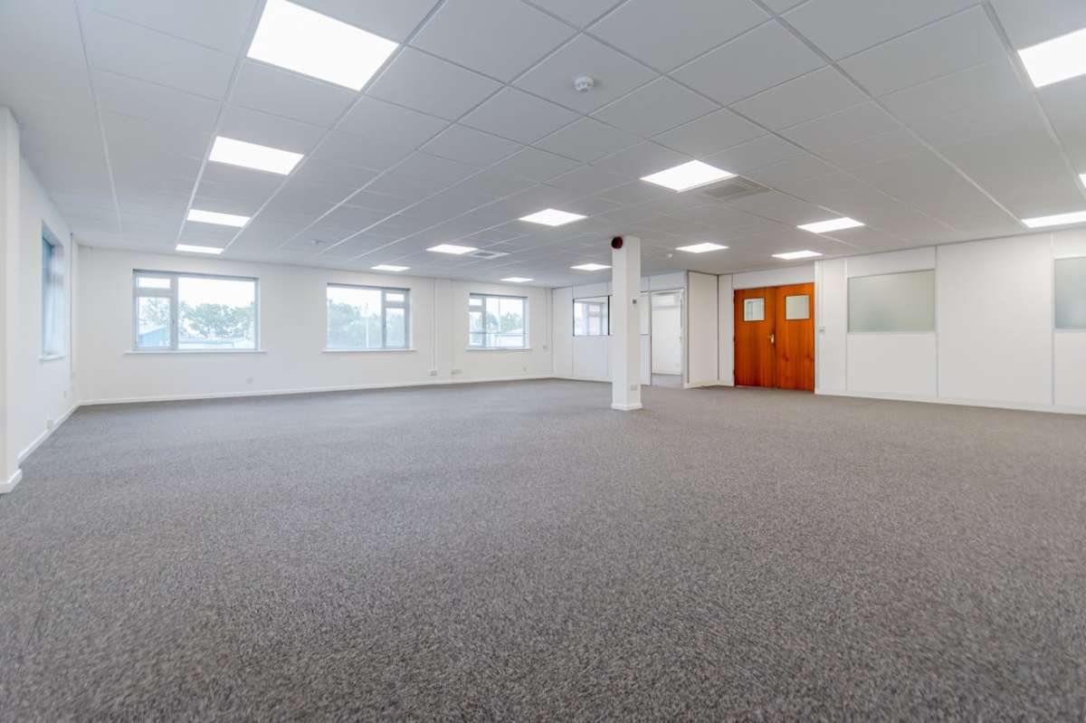 Office in Wimborne - photo 3