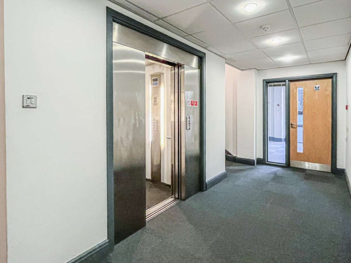 Office in Southampton - photo 4