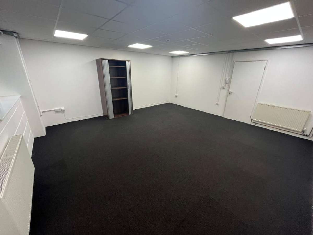 Office in Winchester - photo 2