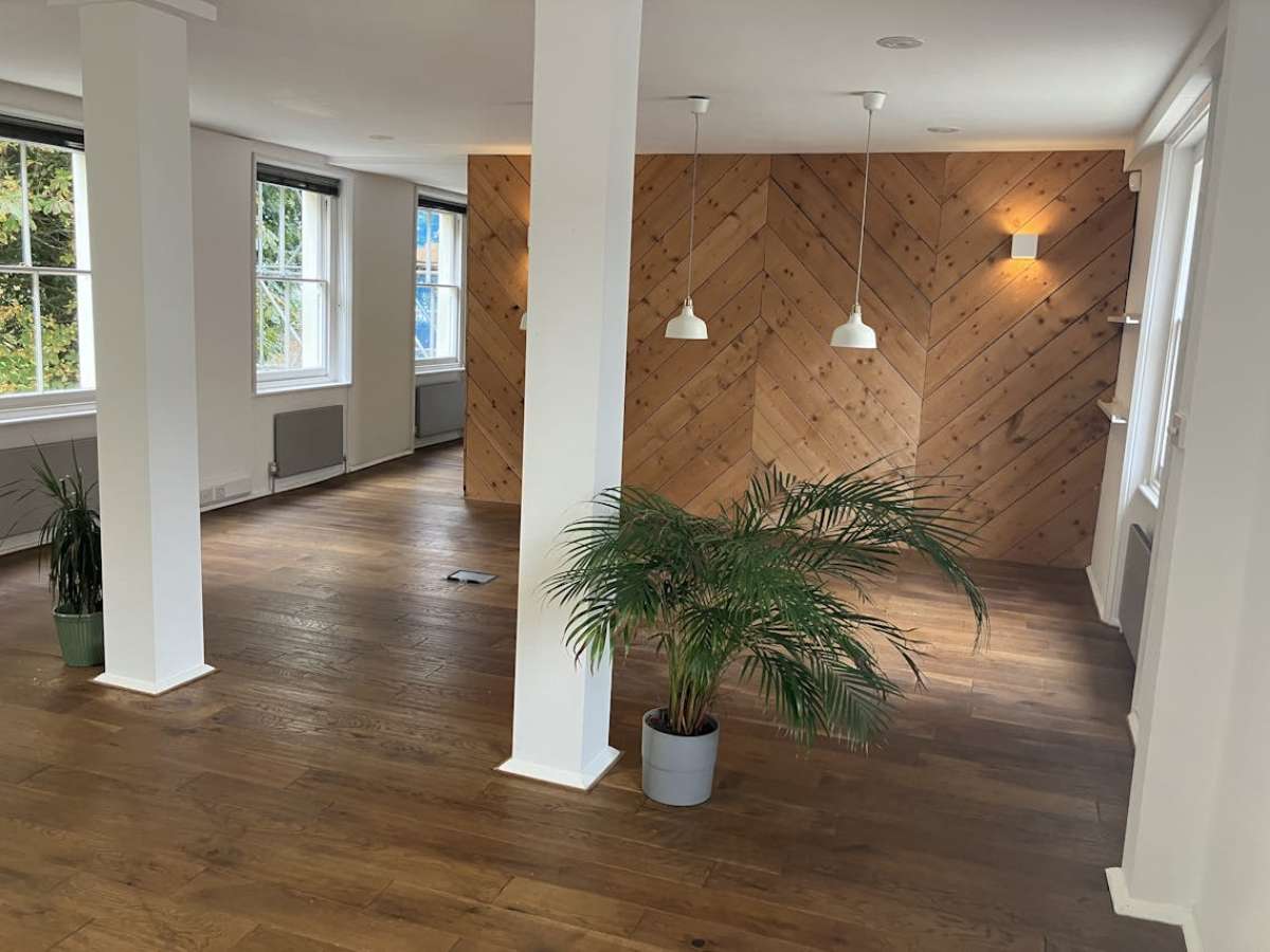 Office in Winchester - photo 2