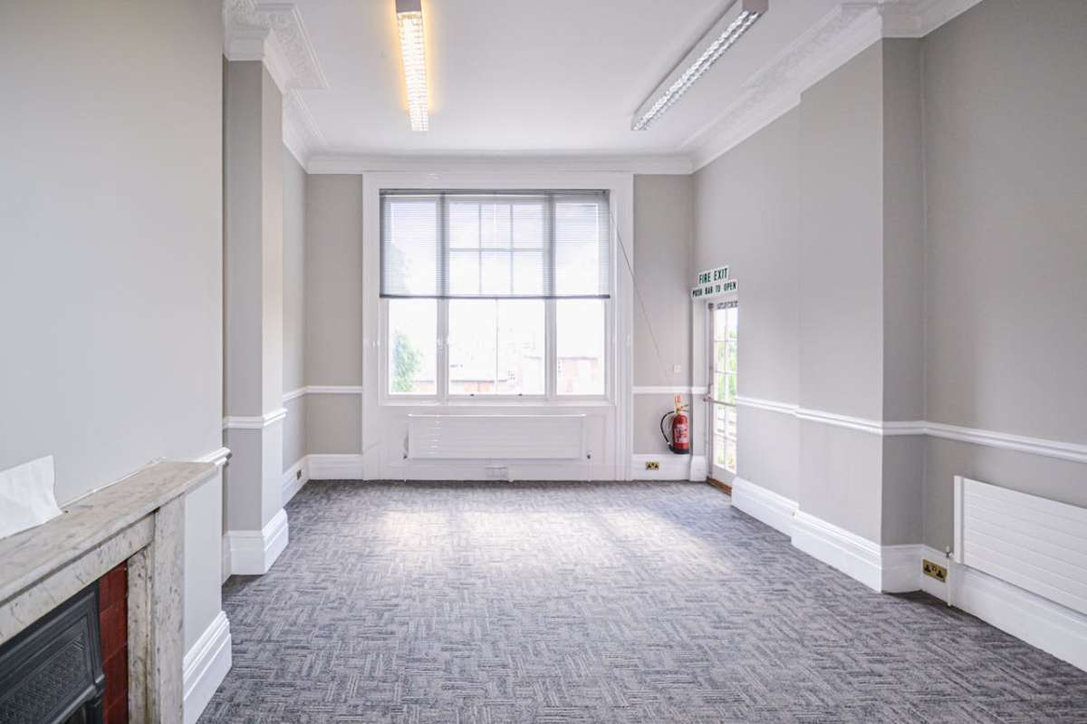 Office in Winchester - photo 3