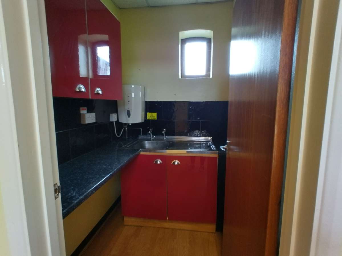 Office in Sandy - photo 4