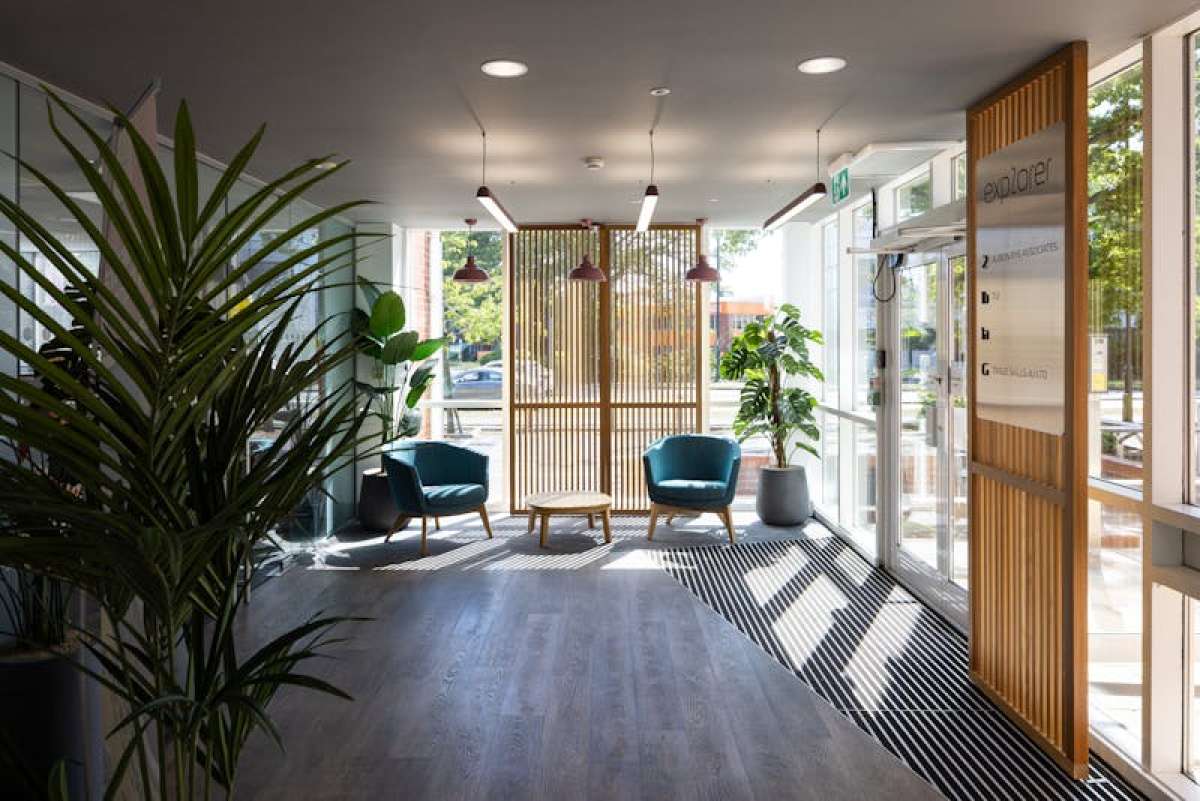 Office in Crawley - photo 3