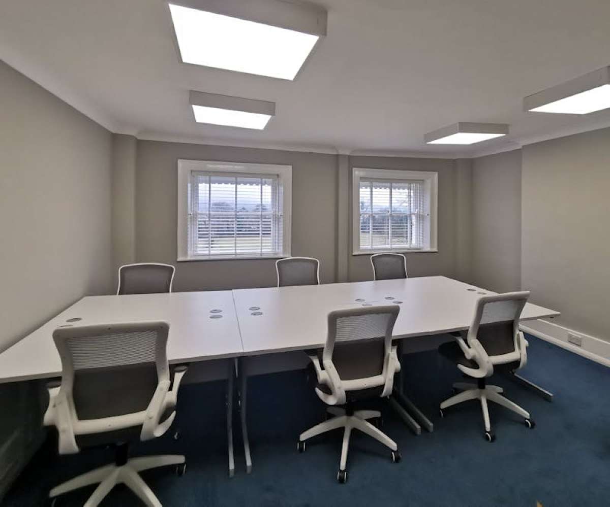Office in Basingstoke - photo 4