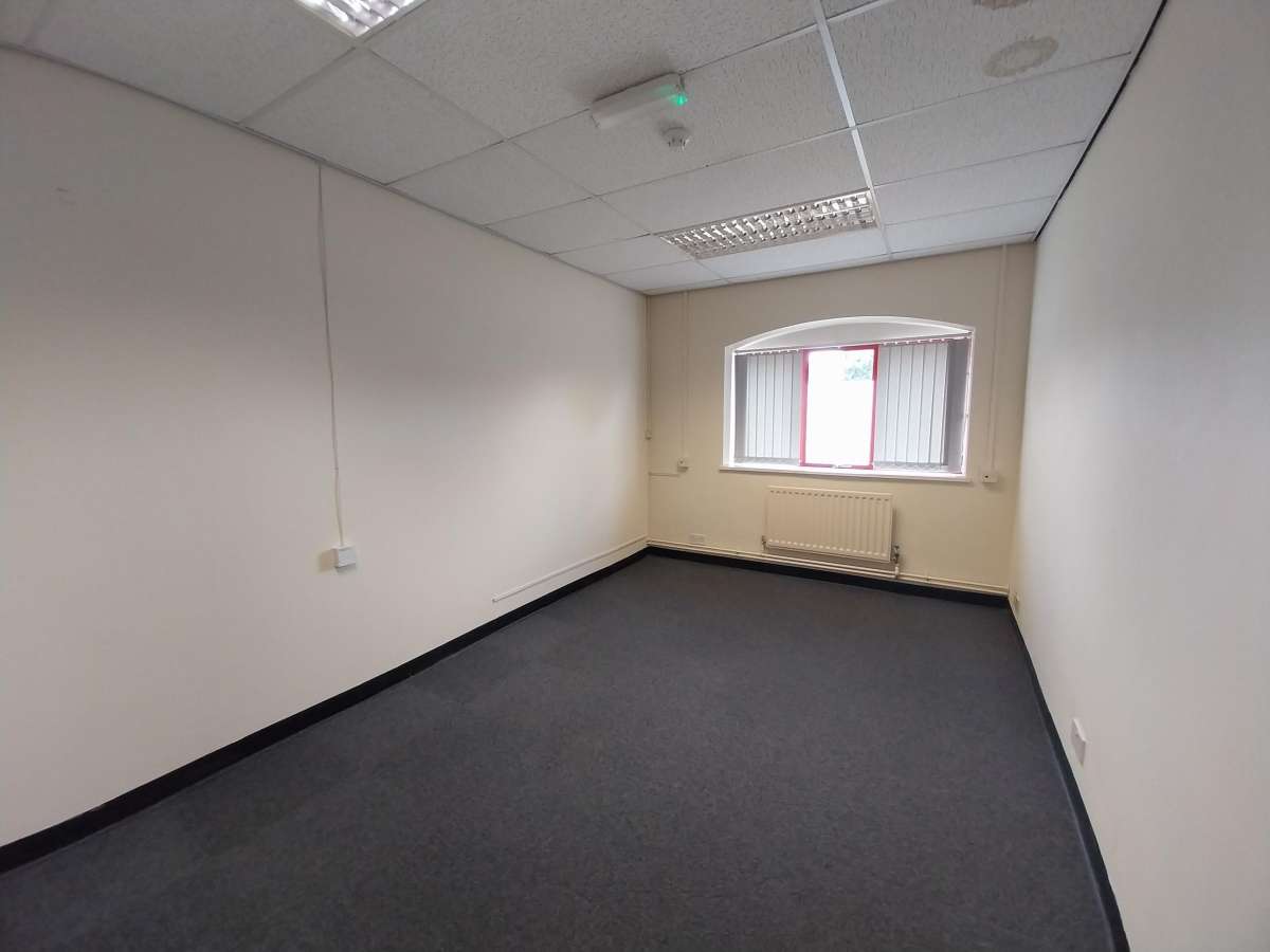 Office in Lincoln - photo 4