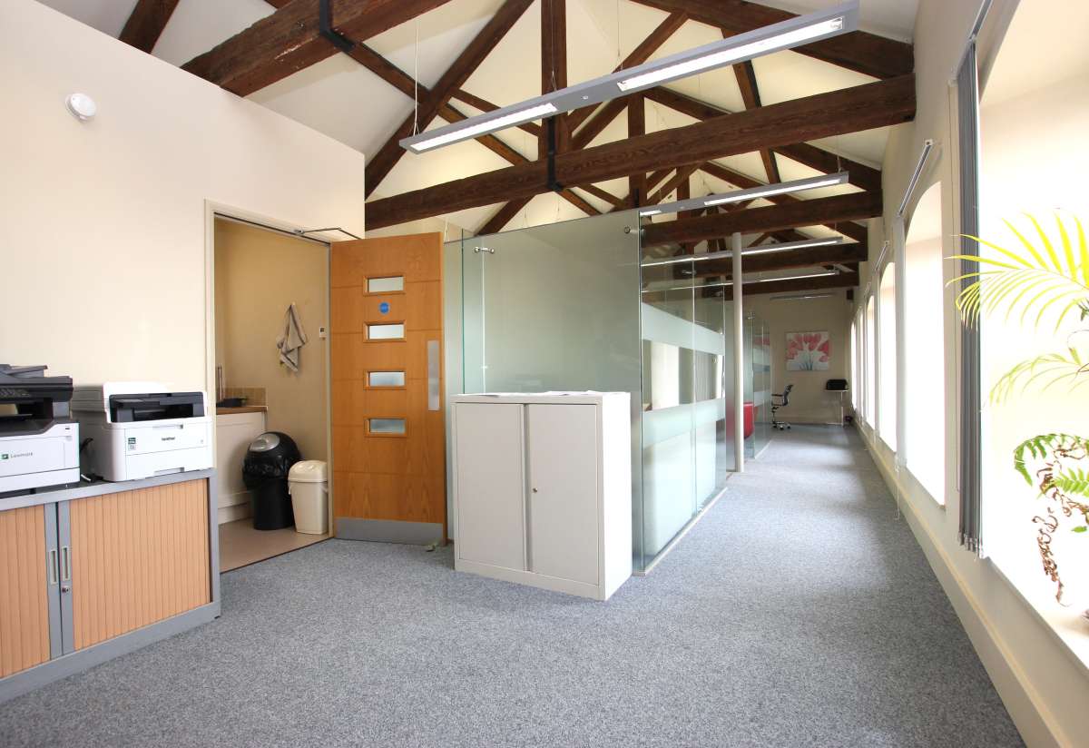 Office in Grantham - photo 2