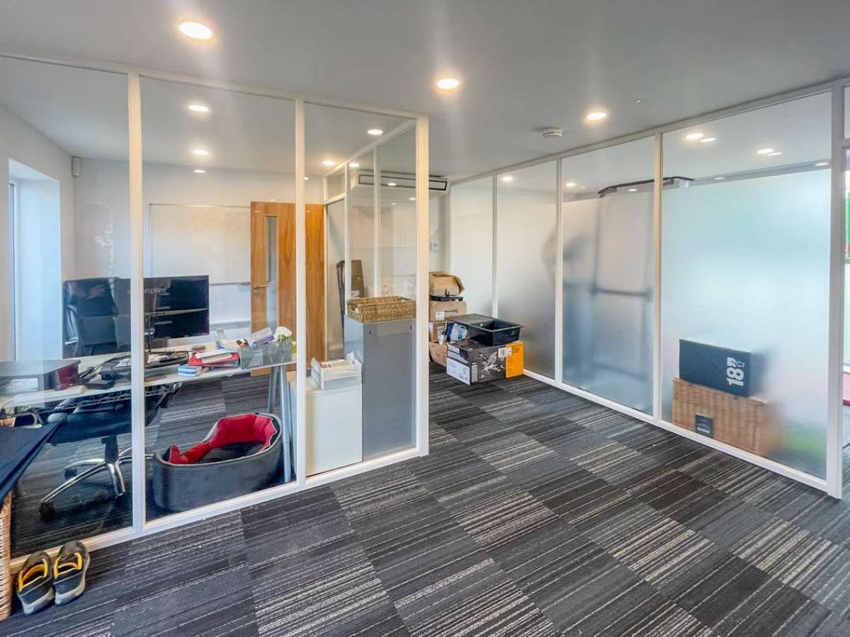 Office in Poole - photo 3