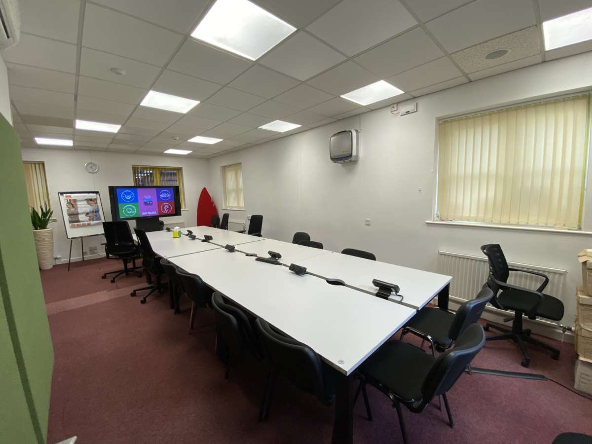 Office in Chesterfield - photo 3