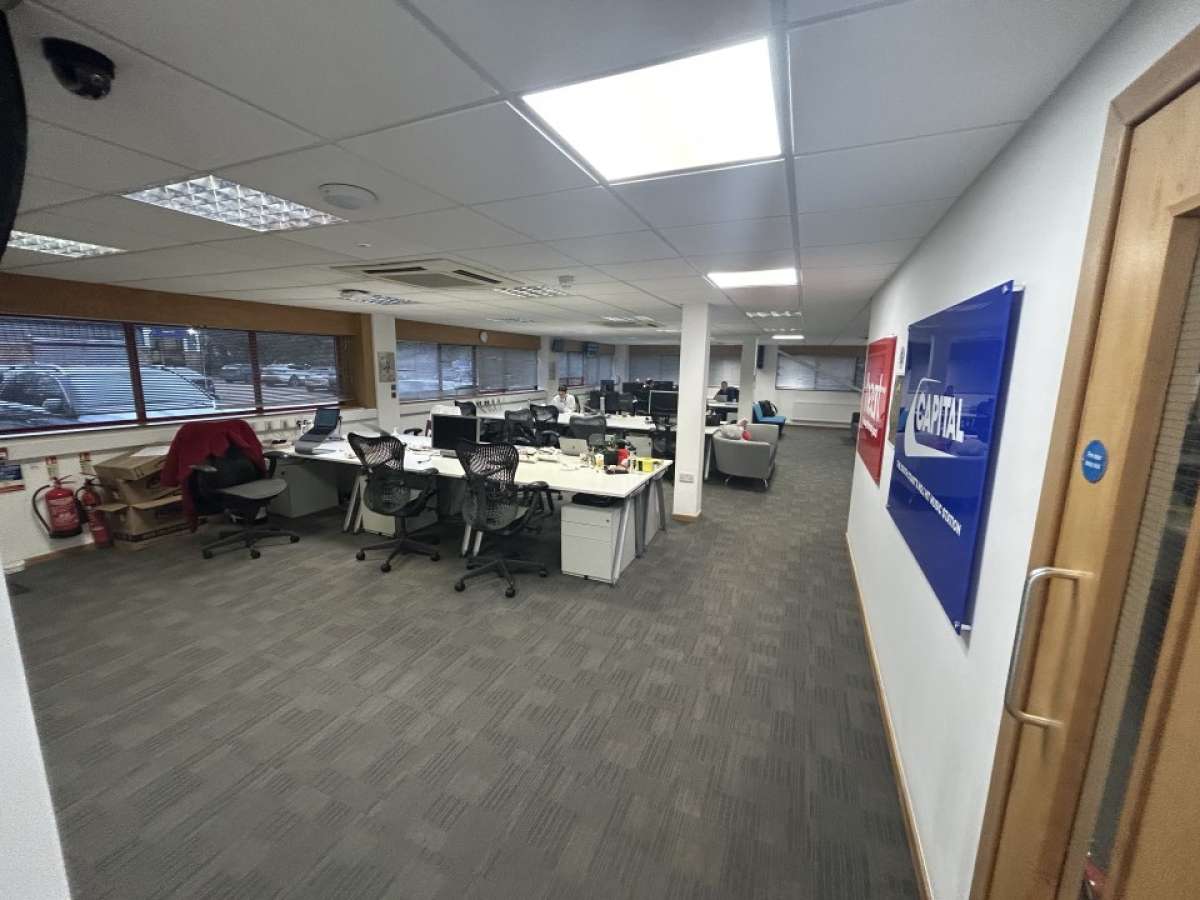 Industrial Unit in Fareham - photo 2