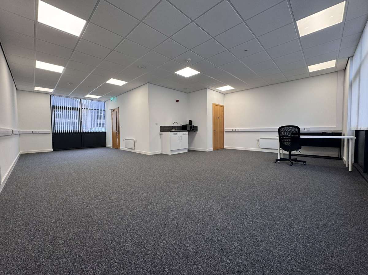 Office in Doncaster - photo 2