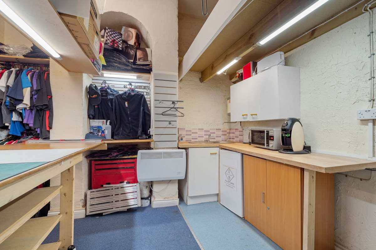 Office in Weymouth - photo 4