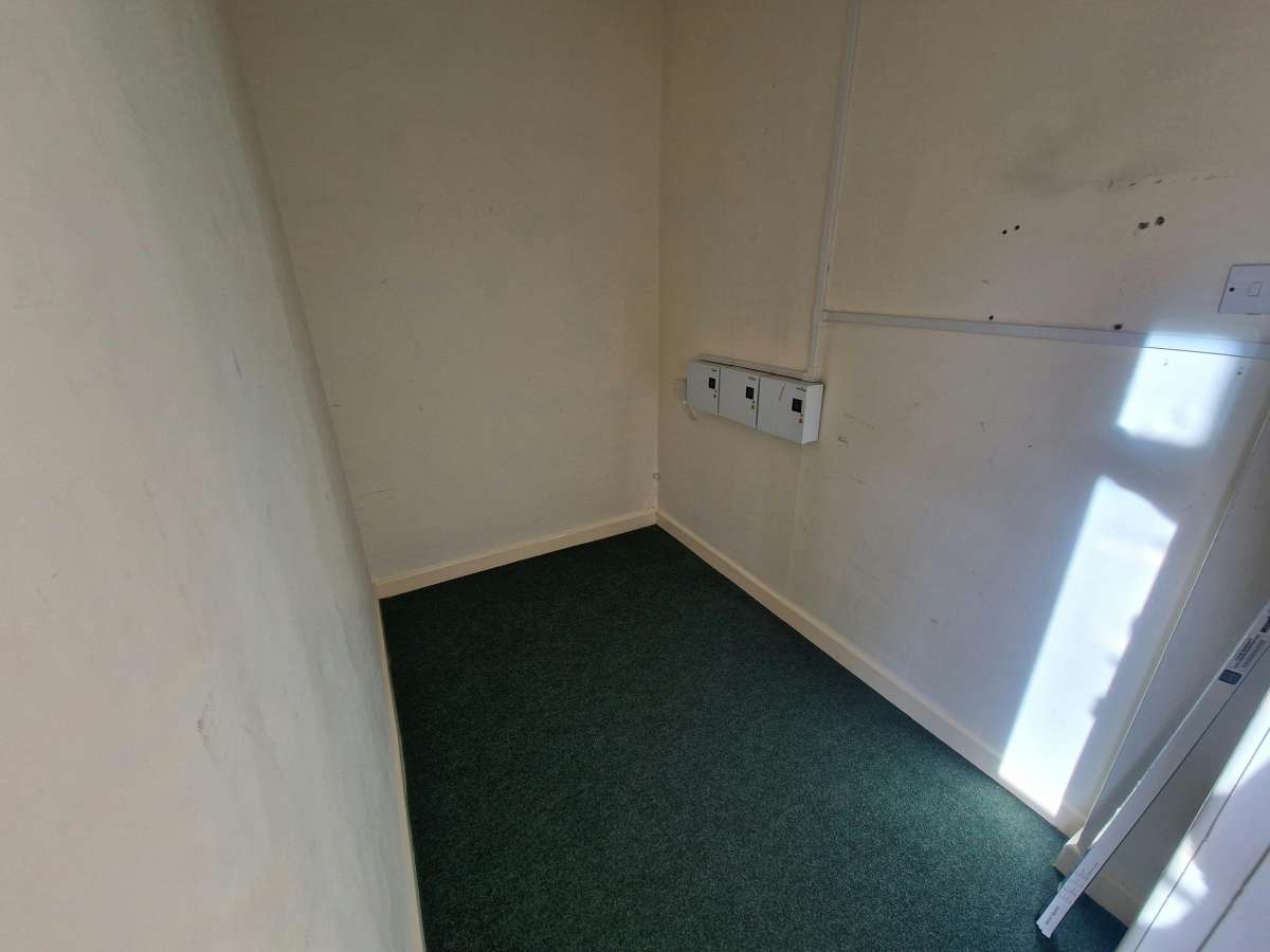 Office in Fareham - photo 3