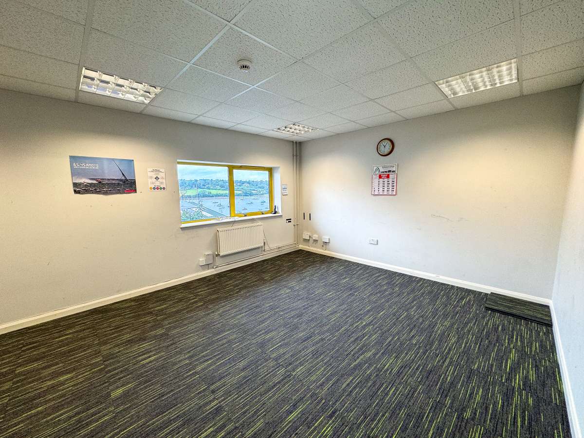 Industrial Unit in Penryn - photo 3