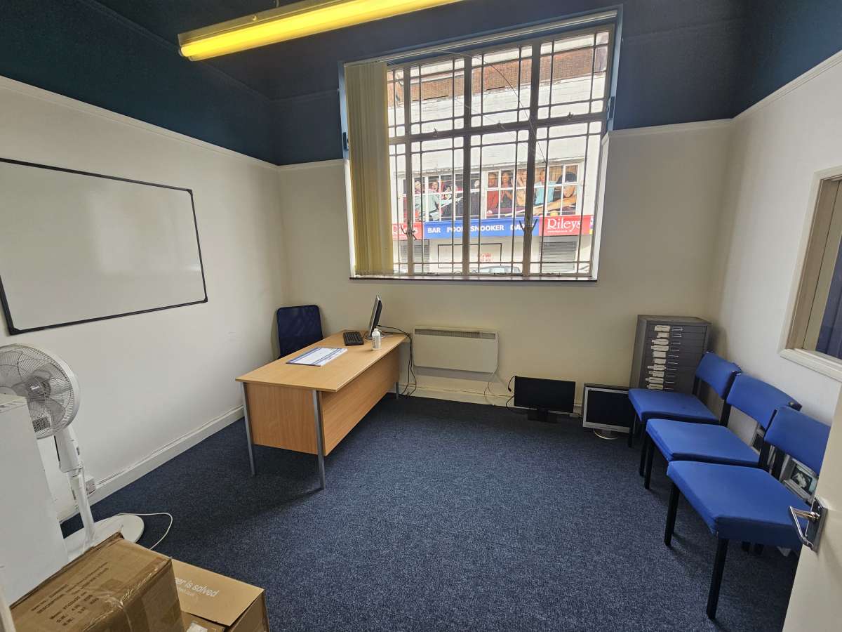 Office in Gillingham - photo 4