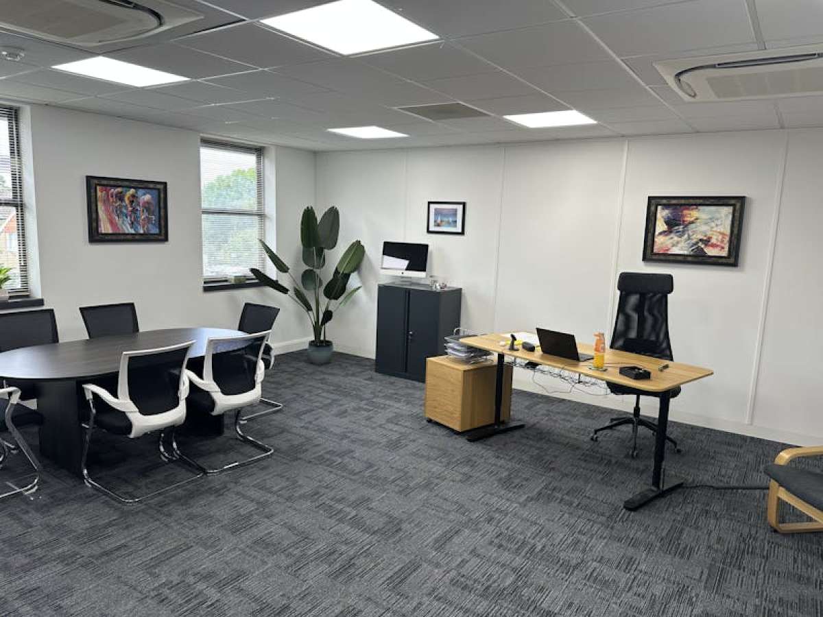 Office in Bagshot - photo 2