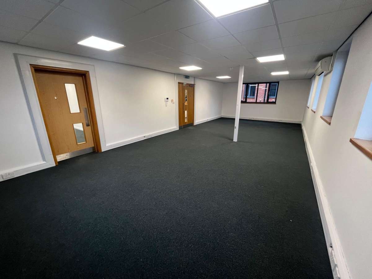 Office in Lutterworth - photo 2