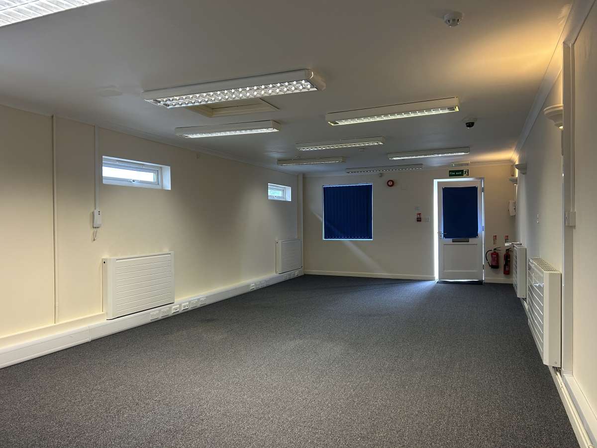 Office in Gillingham - photo 2